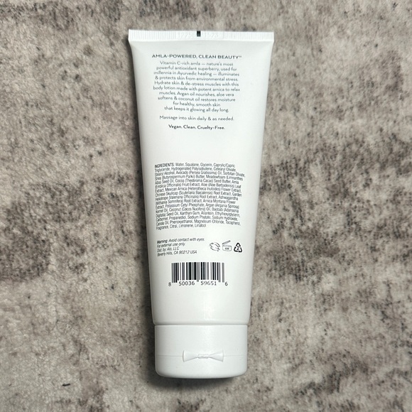 ALO Yoga Superfruit Moisturizing Body Lotion - 200ml - Picture 2 of 4